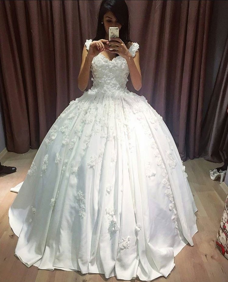 V Neckline Lace Appliqued Corset Bridal Dresses Ball Gowns White